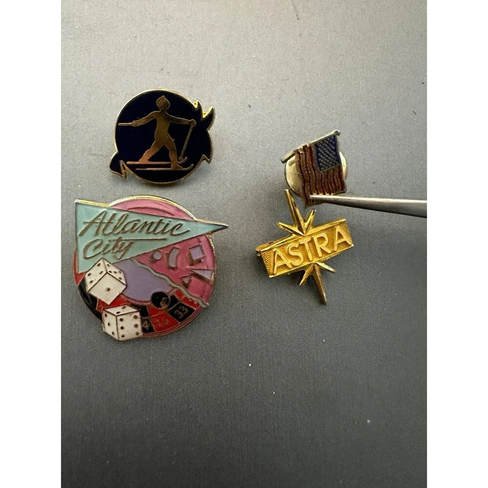 Vintage Lapel Pins (15)